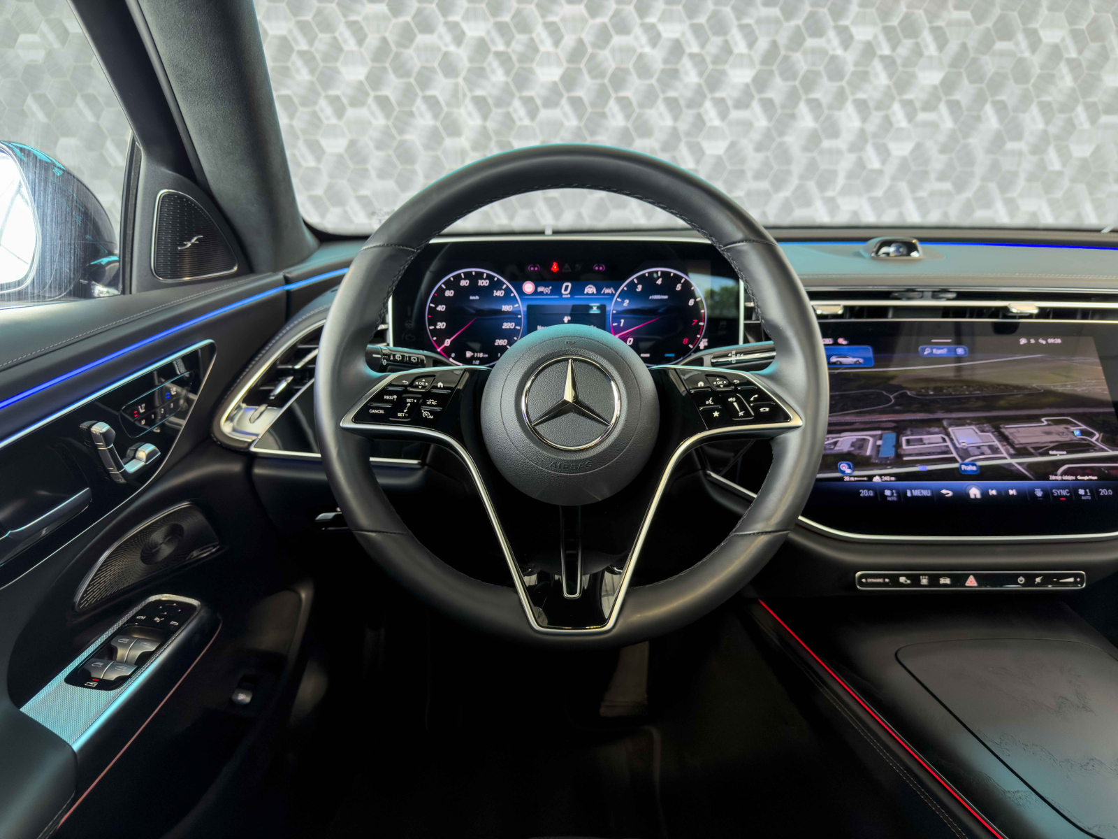 Mercedes-Benz E - 2023