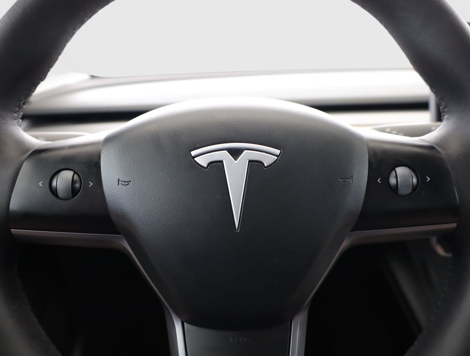 Tesla Model 3 Standard Range Plus – fotografie 14