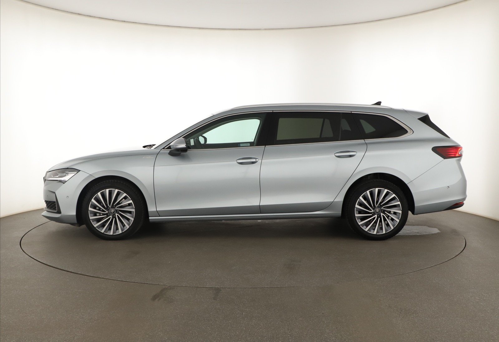 Škoda Superb - 2025