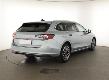 Škoda Superb - 2025