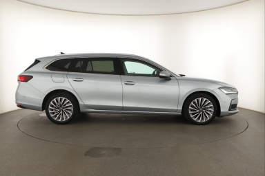 Škoda Superb - 2025