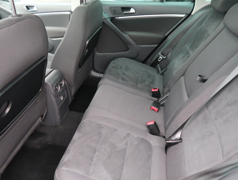Volkswagen Tiguan, 2012