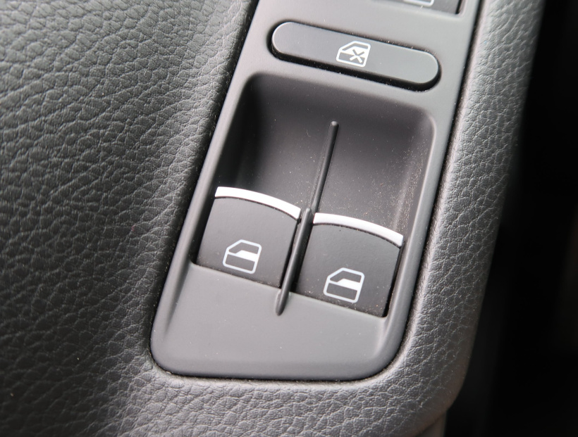Volkswagen Tiguan, 2012
