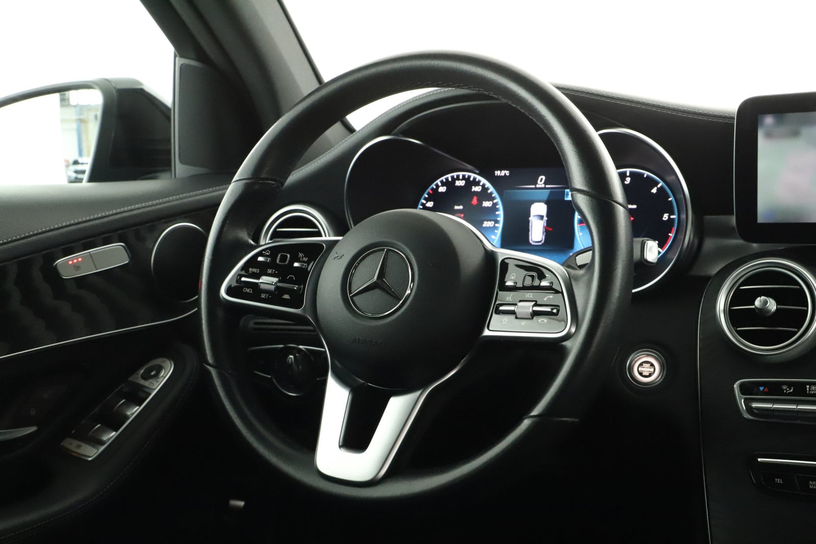 Mercedes-Benz GLC - 2021