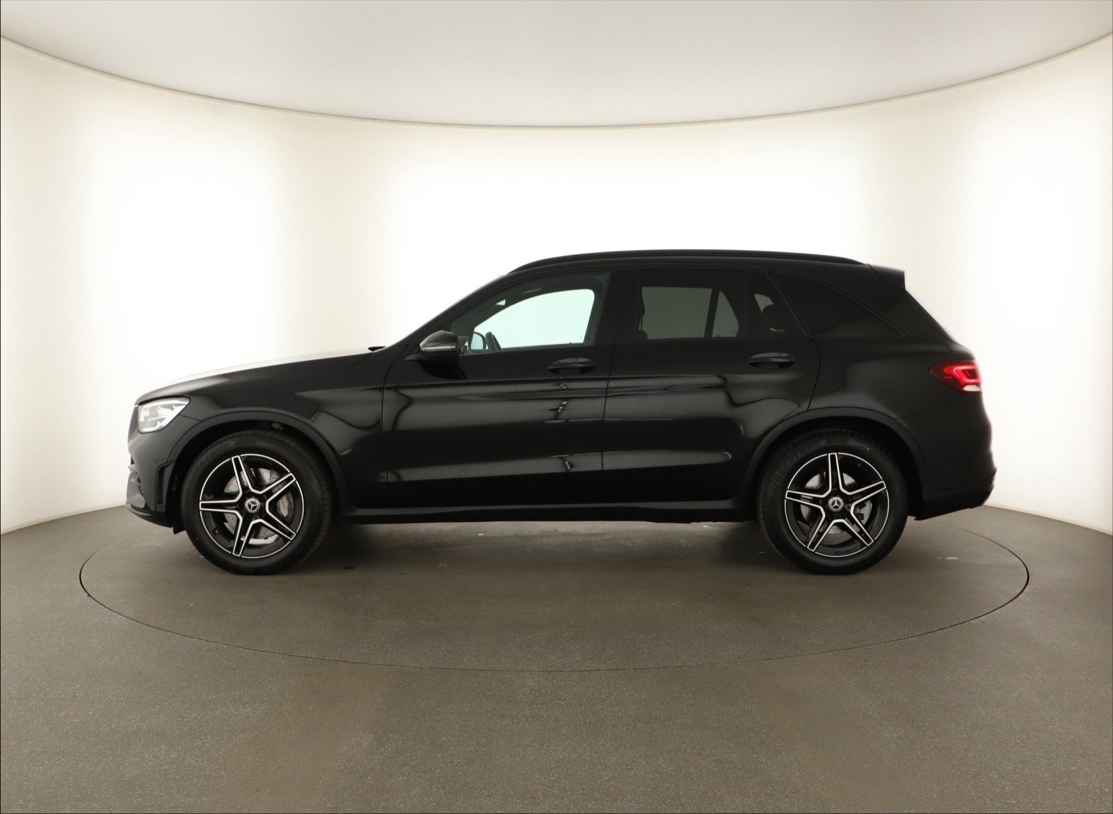 Mercedes-Benz GLC - 2021