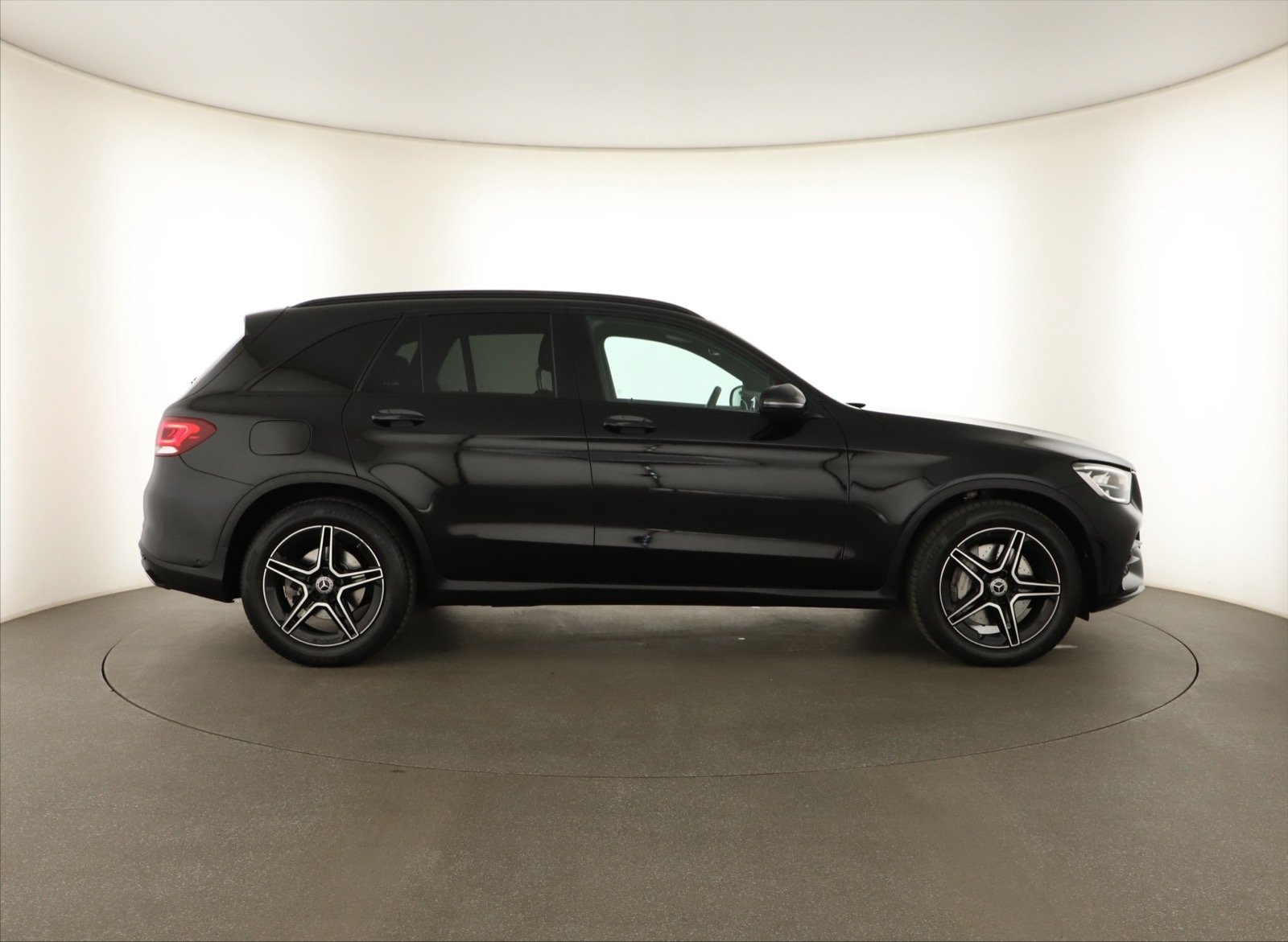 Mercedes-Benz GLC - 2021