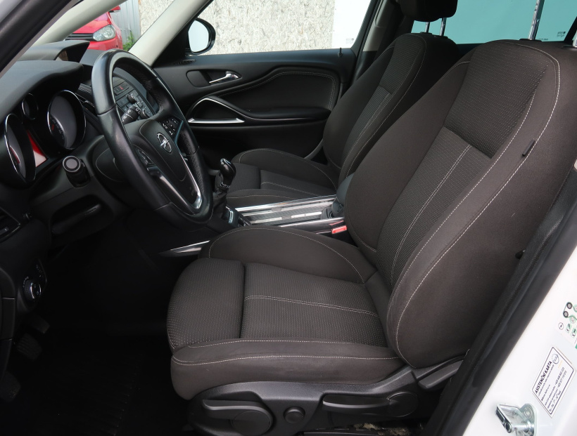 Opel Zafira Tourer, 2013