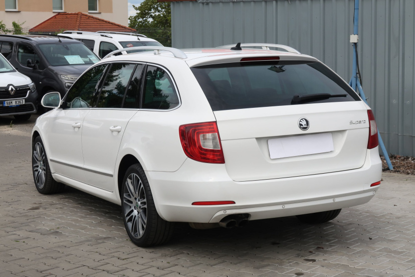 Škoda Superb, 2012