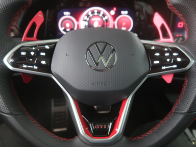 Volkswagen Golf - 2024