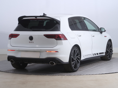 Volkswagen Golf - 2024