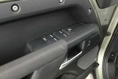Land Rover Defender - 2021