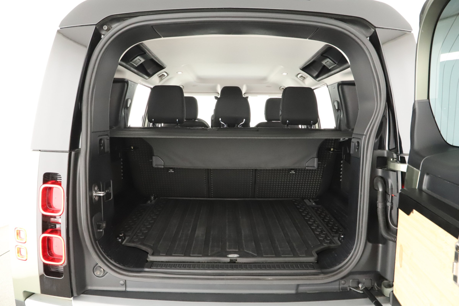 Land Rover Defender - 2021