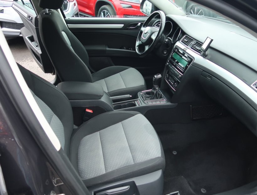 Škoda Superb, 2011