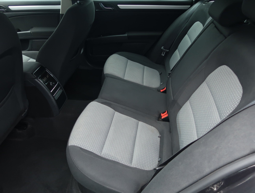 Škoda Superb, 2011
