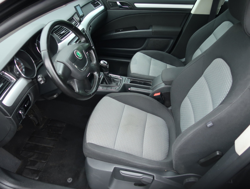 Škoda Superb, 2011