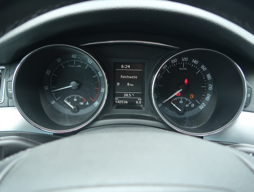 Škoda Superb, 2011