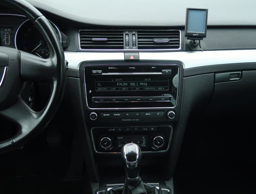 Škoda Superb, 2011