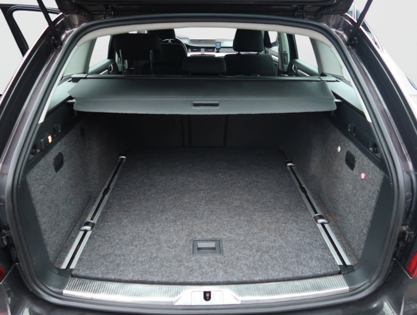Škoda Superb, 2011