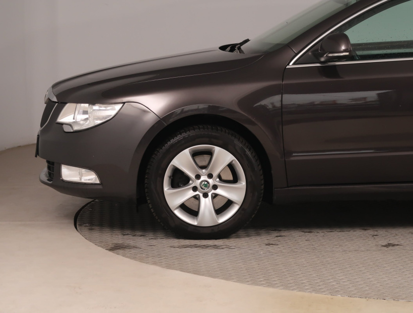 Škoda Superb, 2011