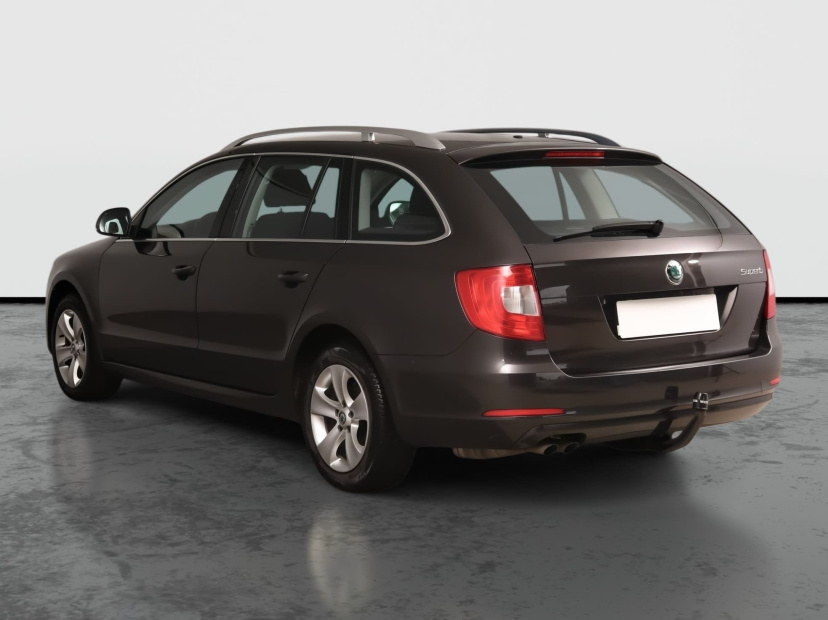 Škoda Superb, 2011