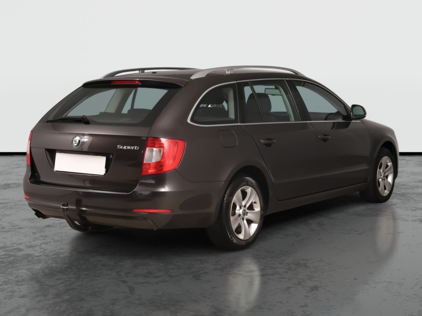 Škoda Superb, 2011