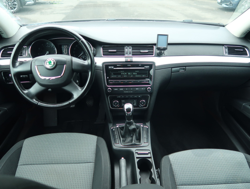 Škoda Superb, 2011