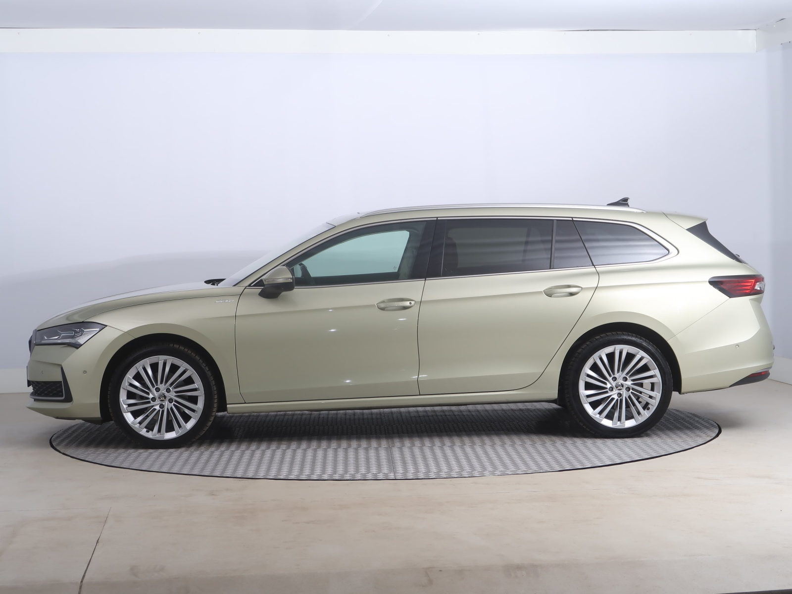Škoda Superb - 2024