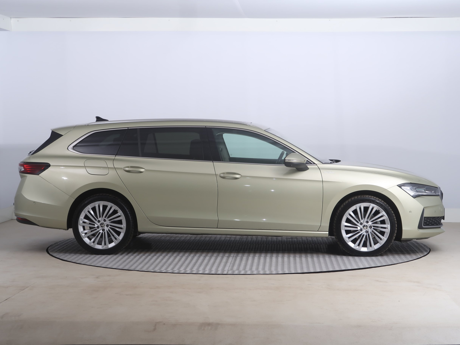 Škoda Superb - 2024