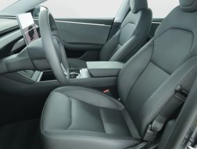 Tesla Model 3 - 2025