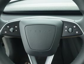 Tesla Model 3 - 2025