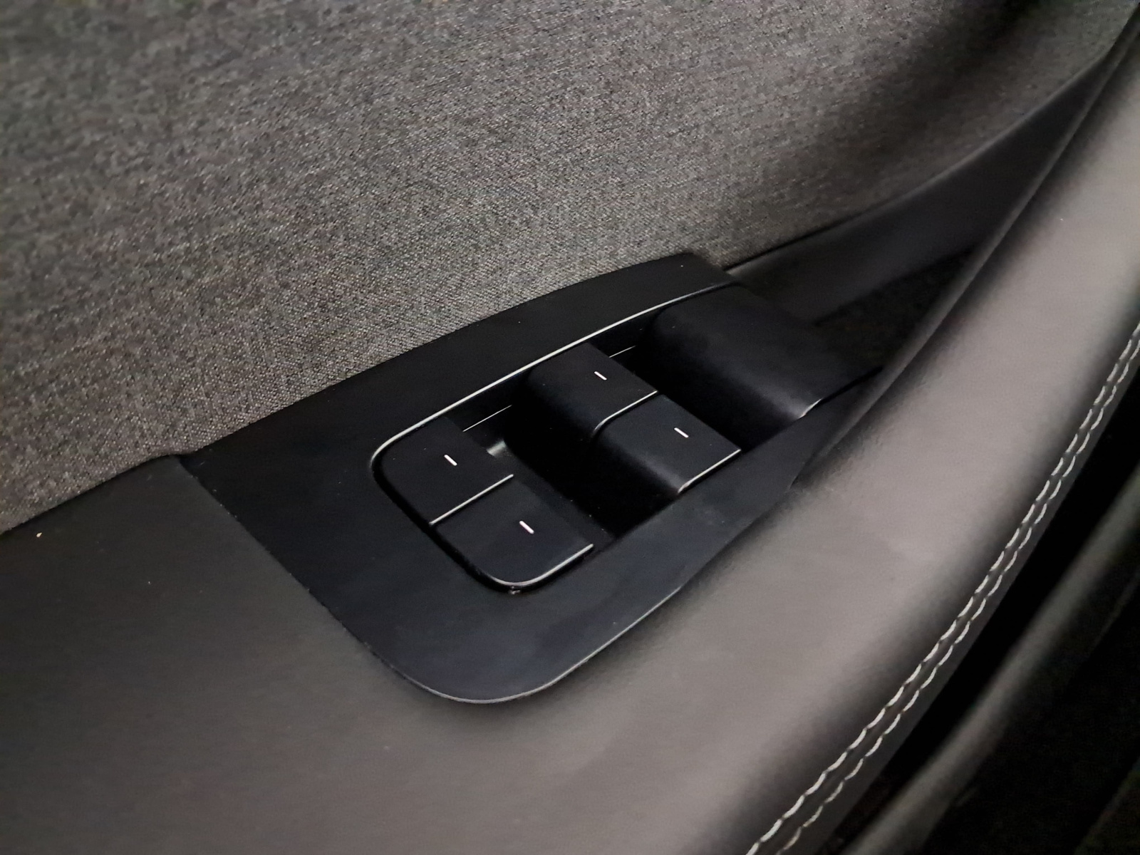 Tesla Model 3 Standard Range Plus – fotografie 30