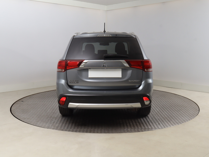 Mitsubishi Outlander, 2016