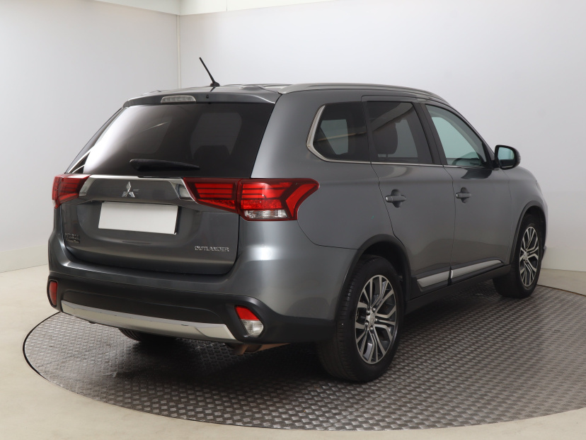Mitsubishi Outlander, 2016