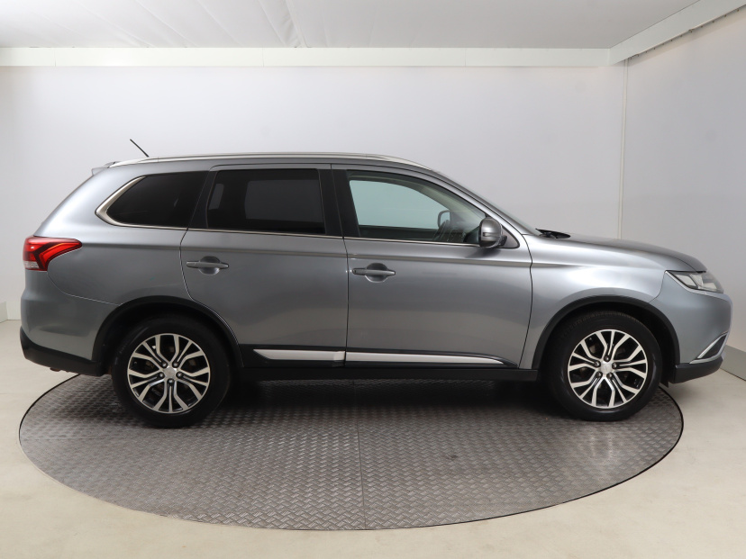 Mitsubishi Outlander, 2016