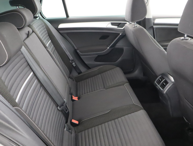 Volkswagen Golf, 2015