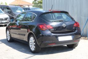 Opel Astra - 2011