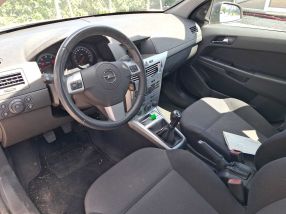 Opel Astra - 2010