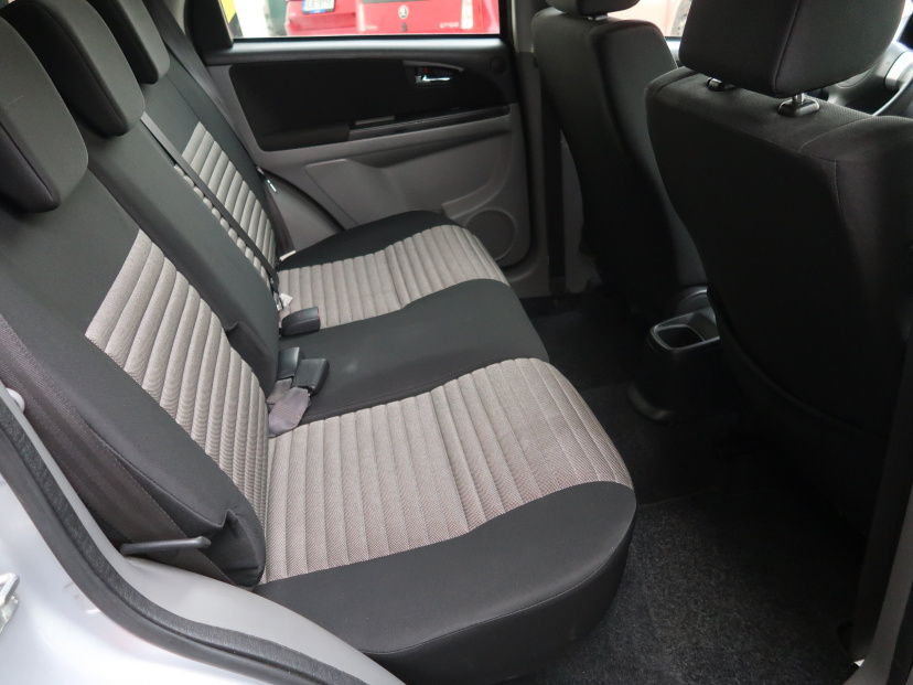 Suzuki SX4, 2010