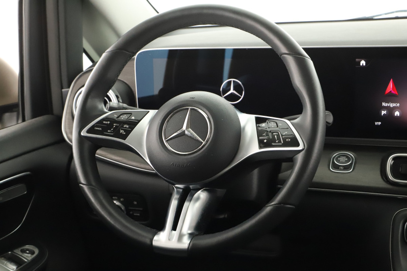 Mercedes-Benz V, 2025