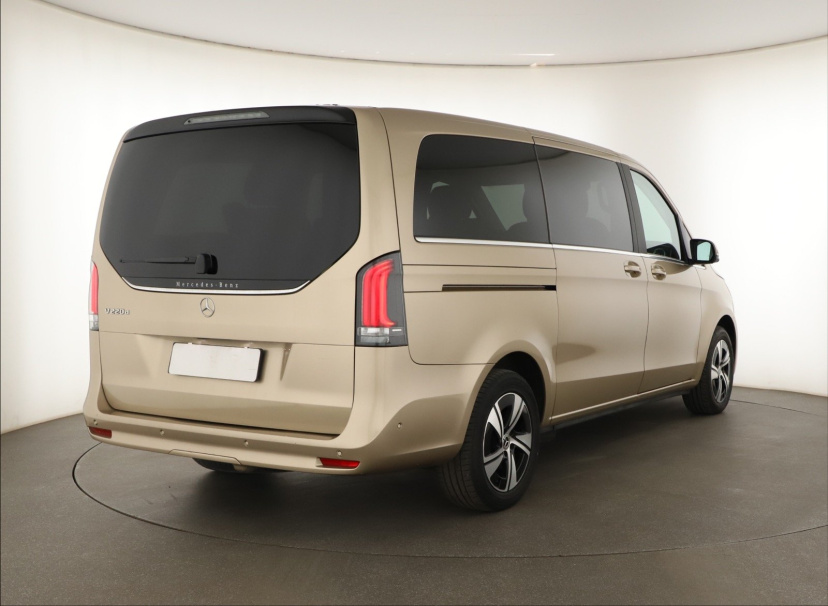 Mercedes-Benz V, 2025