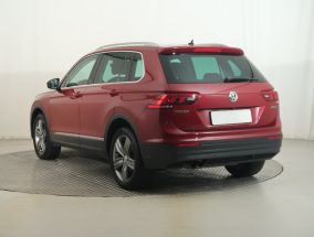 Volkswagen Tiguan - 2016