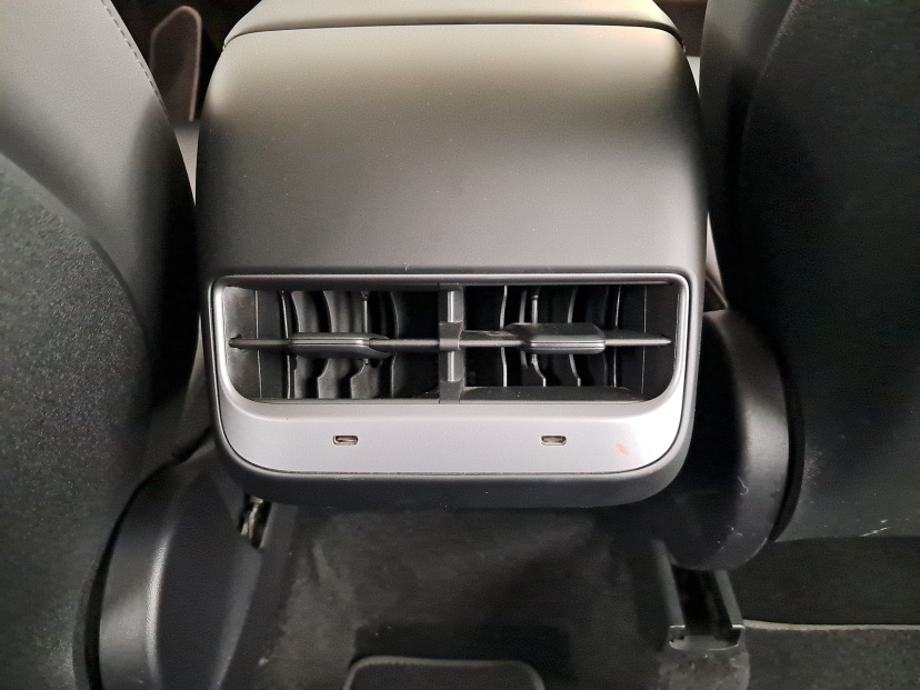 Tesla Model Y, 2022