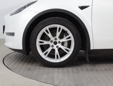 Tesla Model Y - 2023