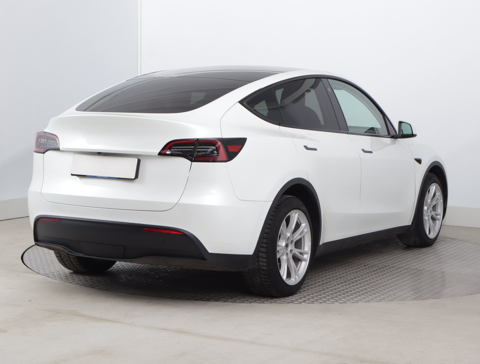 Tesla Model Y - 2023