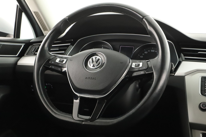 Volkswagen Passat, 2016