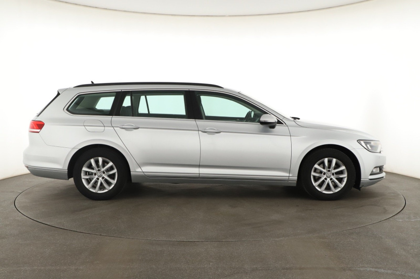 Volkswagen Passat, 2016