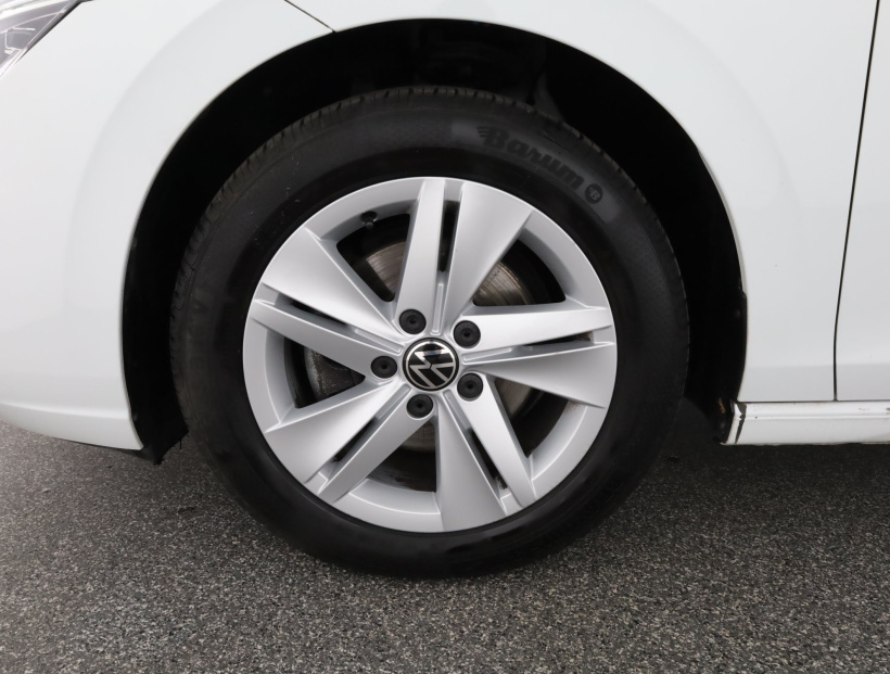 Volkswagen Golf, 2023