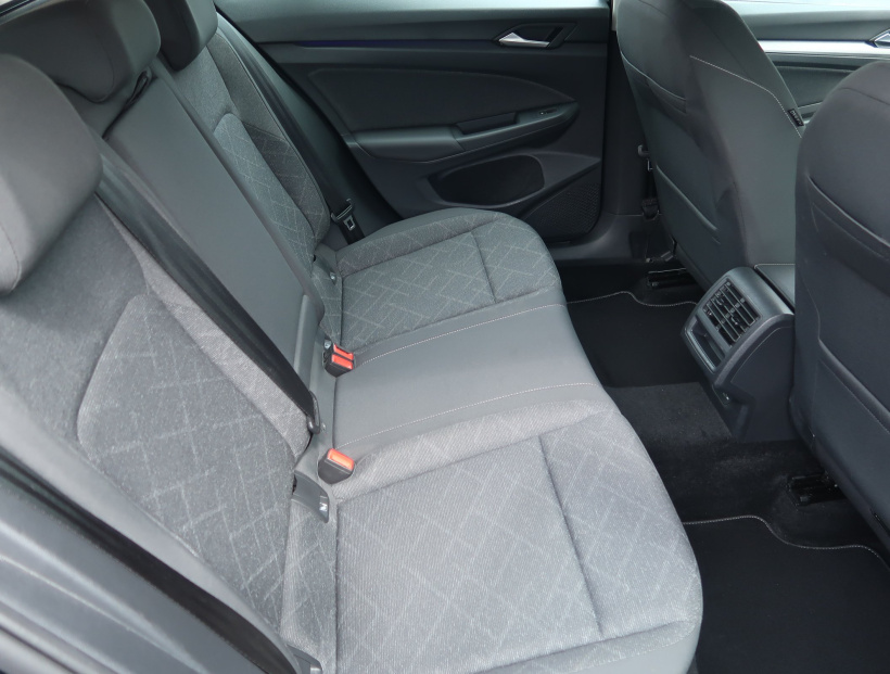 Volkswagen Golf, 2023