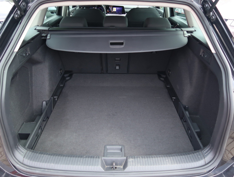 Volkswagen Golf, 2023