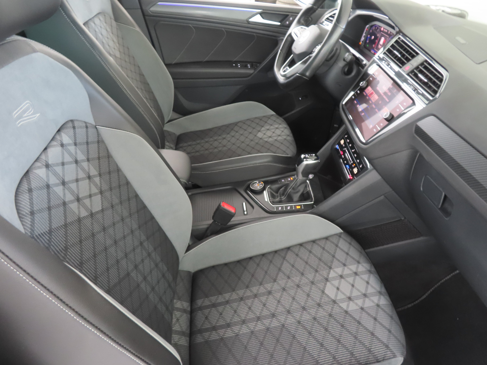 Volkswagen Tiguan - 2021